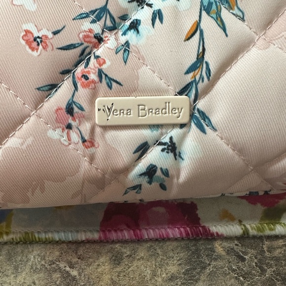 Vera Bradley crossbody with matching wallet - Picture 4 of 6